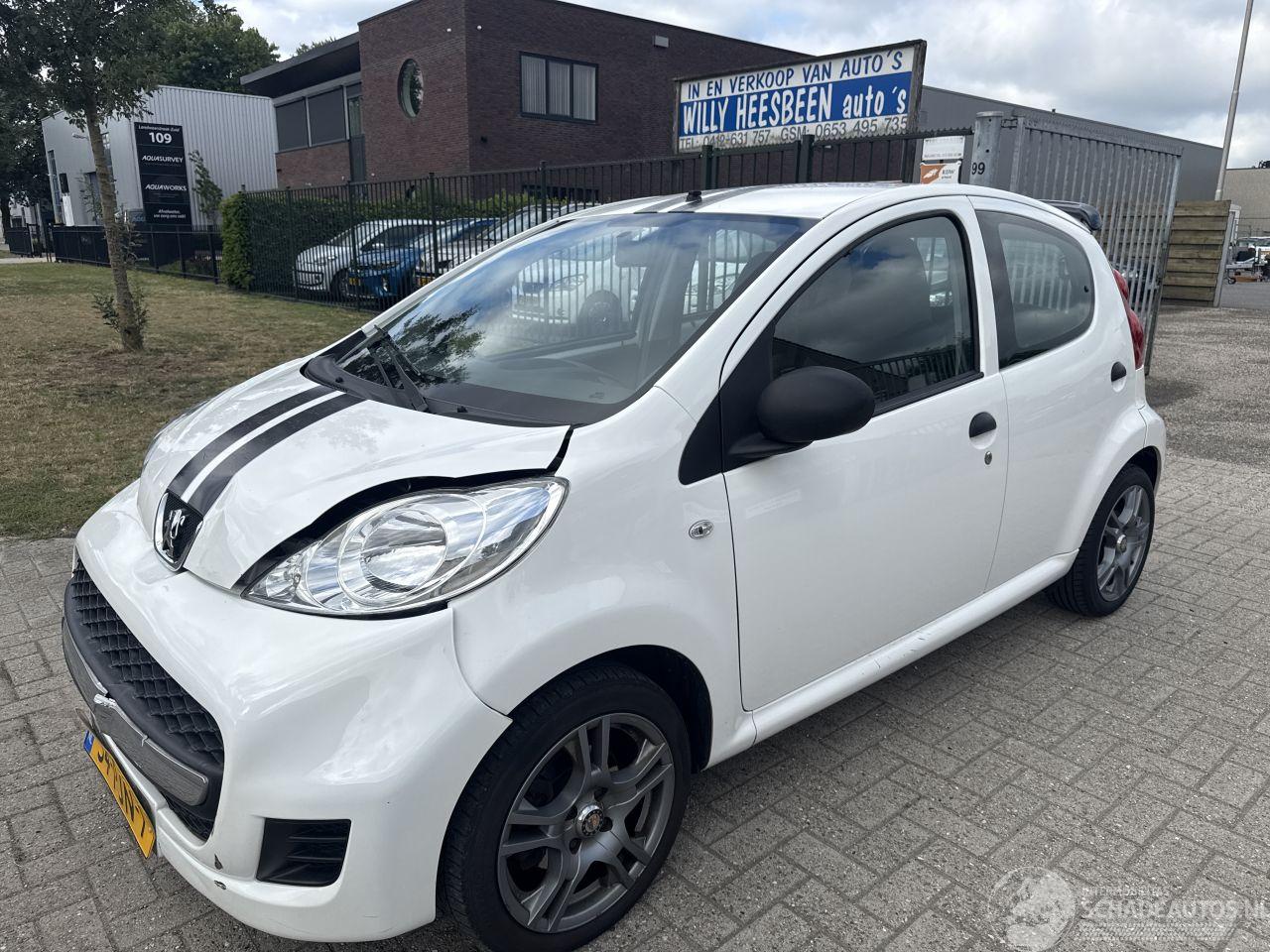 Peugeot 107 1.0-12V XR LICHTE SCHADE BOUWJAAR 2011 66000 KM  2250 EURO