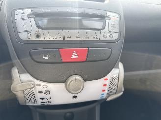 Peugeot 107 1.0-12V XR LICHTE SCHADE BOUWJAAR 2011 66000 KM  2250 EURO picture 10