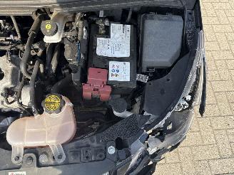 Opel Karl 1.0 120 JAAR EDITION RIJDBARE SCHADE! BOUWJAAR 2019  4850 EURO picture 9