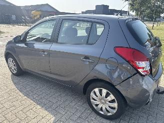 Hyundai I-20 1.4i-MOTION AUTOMAAT RIJDBARE SCHADE! BOUWJAAR 2011 4150 EURO picture 2