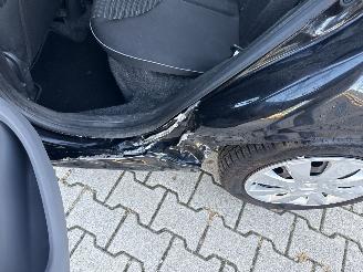 Peugeot 107 1.0 ACTIVE AIRCO RIJDBARE SCHADE! BOUWJAAR 2013  2450 EURO picture 3