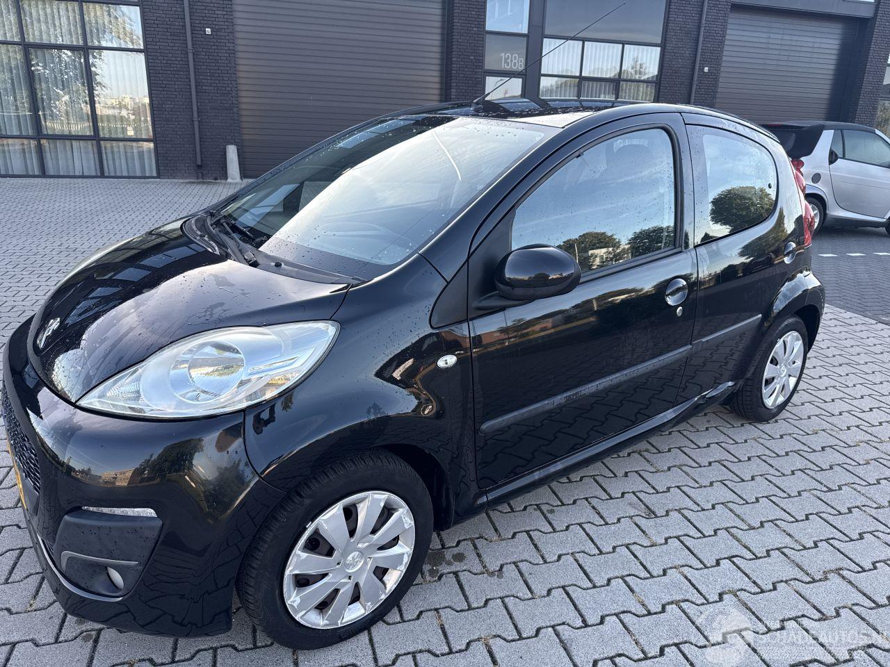 Peugeot 107 1.0 ACTIVE AIRCO RIJDBARE SCHADE! BOUWJAAR 2013  2450 EURO