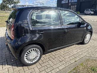 Volkswagen Up! 1.0 HIGH UP! LICHTE RIJDBARE SCHADE! BOUWJAAR 2013 2800 EURO picture 4