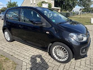 Volkswagen Up! 1.0 HIGH UP! LICHTE RIJDBARE SCHADE! BOUWJAAR 2013 2800 EURO picture 5