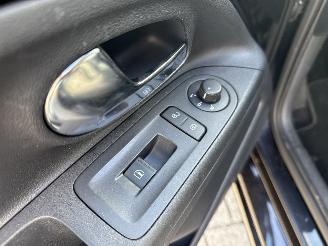 Volkswagen Up! 1.0 HIGH UP! LICHTE RIJDBARE SCHADE! BOUWJAAR 2013 2800 EURO picture 9