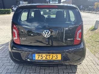 Volkswagen Up! 1.0 HIGH UP! LICHTE RIJDBARE SCHADE! BOUWJAAR 2013 2800 EURO picture 3