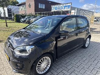 Schadeauto Volkswagen Up! 1.0 HIGH UP! LICHTE RIJDBARE SCHADE! BOUWJAAR 2013 2800 EURO 2013/2