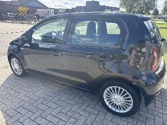 Volkswagen Up! 1.0 HIGH UP! LICHTE RIJDBARE SCHADE! BOUWJAAR 2013 2800 EURO picture 2