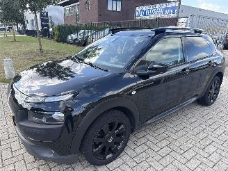 Schadeauto Citroën C4 cactus 1.2 SHINE AUTOMAAT MET KRASJES BOUWJAAR 2015 5900 EURO 2015/10