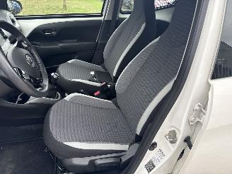 Toyota Aygo 1.0 VVT i X-PLAY DIEFSTALSCHADE! 17796 KM BOUWJAAR 2018  6750 EURO picture 8