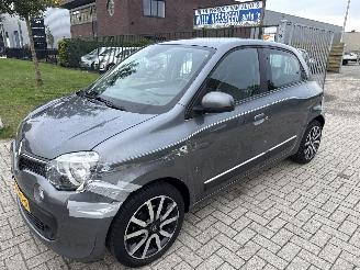 Schadeauto Renault Twingo 0.9 AUTOMAAT DYNAMIQUE 1e EIGENAAR BOUWJAAR 2017 6900 EURO 2017/2