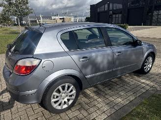 Opel Astra 1.6 ESSENTIA AIRCO MOOIE AUTO BOUWJAAR 2004  1500 EURO picture 4