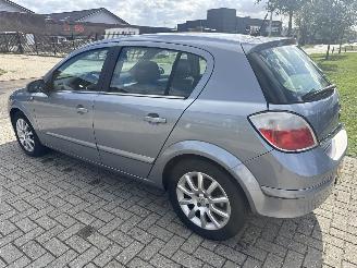 Opel Astra 1.6 ESSENTIA AIRCO MOOIE AUTO BOUWJAAR 2004  1500 EURO picture 2