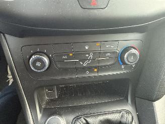 Ford Focus 1.0 TREND EDITION LICHTE SCHADE! BOUWJAAR 2015  3900 EURO picture 12