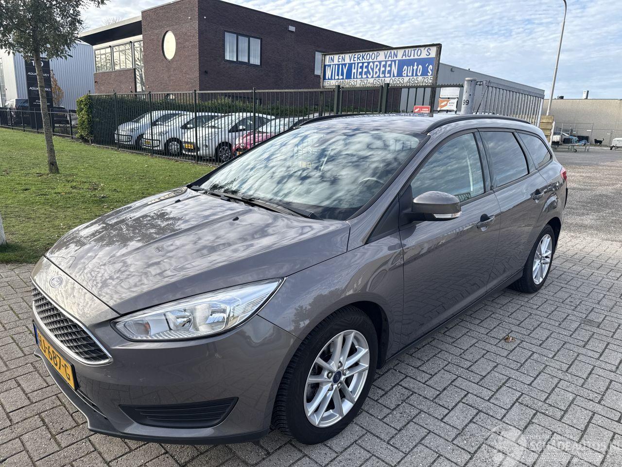 Ford Focus 1.0 TREND EDITION LICHTE SCHADE! BOUWJAAR 2015 3900 EURO
