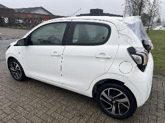 Peugeot 108 1.0e VTI ALLURE LICHTE SCHADE BOUWJAAR 2022  6999 EURO VAST picture 2