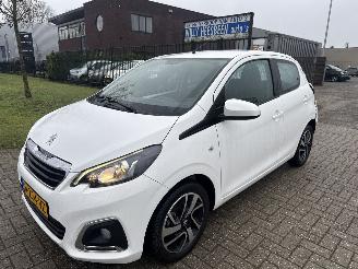 uszkodzony samochody osobowe Peugeot 108 1.0e VTI ALLURE LICHTE SCHADE BOUWJAAR 2022  6999 EURO VAST 2022/1