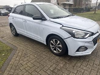 Hyundai I-20 ACTIVE NIEUW MODEL RIJDBARE SCHADE! BOUWJAAR 2020 5999 VAST picture 5