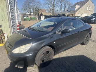 Schadeauto Peugeot 307 307 CC 2.0-16V KOPPELING KAPOT BOUWJAAR 2005  899 EURO VAST 2005/6