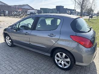 Peugeot 308 1.6 VTI NAVI LICHTE SCHADE! BOUWJAAR 2011 199000KM  1500 EURO picture 2