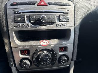 Peugeot 308 1.6 VTI NAVI LICHTE SCHADE! BOUWJAAR 2011 199000KM  1500 EURO picture 11