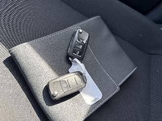 Volkswagen Up! 1.0 UP! LICHTE SCHADE! 2e EIGENAAR BOUWJAAR 2019  5850 EURO picture 11