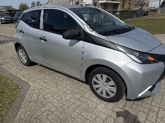 Toyota Aygo 1.0 VVT-iX-FUN LICHTE SCHADE! BOUWJAAR 2017 122000KM 4999 EURO picture 5