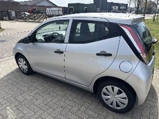Toyota Aygo 1.0 VVT-iX-FUN LICHTE SCHADE! BOUWJAAR 2017 122000KM 4999 EURO picture 2