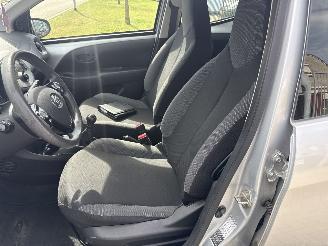 Toyota Aygo 1.0 VVT-iX-FUN LICHTE SCHADE! BOUWJAAR 2017 122000KM 4999 EURO picture 12