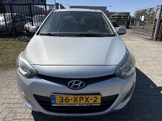 Hyundai I-20 1.2i i-VISION 122.240 KM LICHTE SCHADE! BOUWJAAR 2012 2895 EURO picture 6