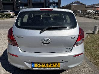 Hyundai I-20 1.2i i-VISION 122.240 KM LICHTE SCHADE! BOUWJAAR 2012 2895 EURO picture 3