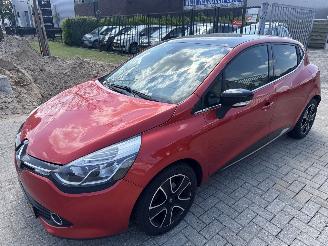 Unfallwagen Renault Clio 0.9 TCE DYNAMIQUE LICHTE SCHADE!  BOUWJAAR 2015  4850 EURO 2015/4