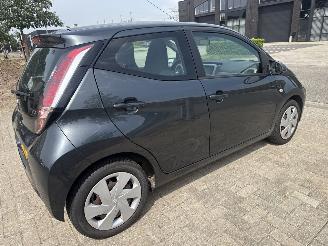 Toyota Aygo 1.0 VVT-i X-PLAY LICHTE SCHADE! BOUWJAAR 2014 3900 EURO VAST! picture 5