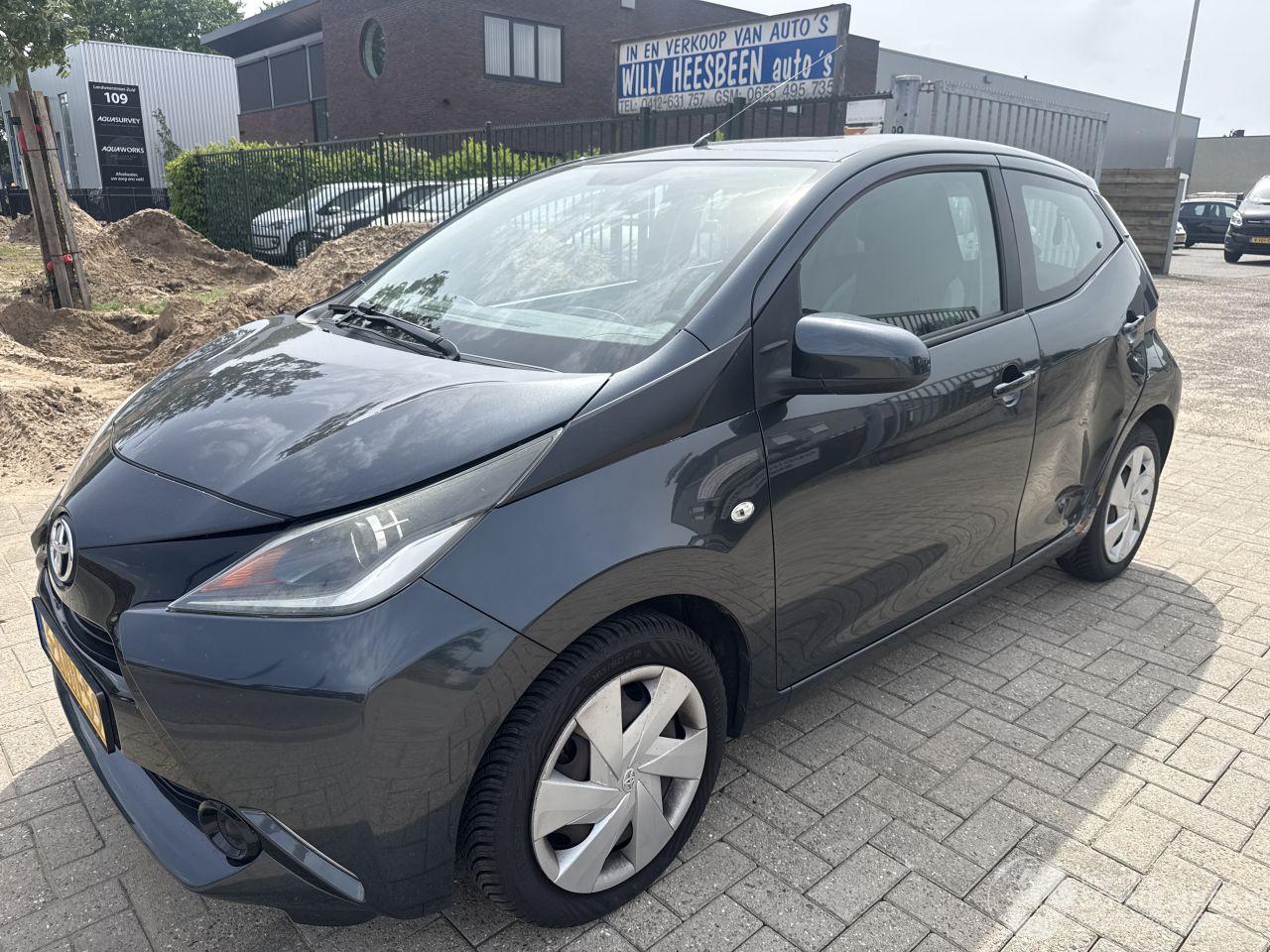 Toyota Aygo 1.0 VVT-i X-PLAY LICHTE SCHADE! BOUWJAAR 2014 3900 EURO VAST!