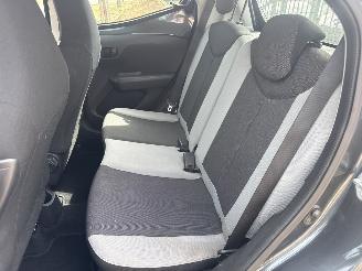 Toyota Aygo 1.0 VVT-i X-PLAY LICHTE SCHADE! BOUWJAAR 2014 3900 EURO VAST! picture 9