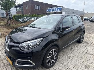 Damaged car Renault Captur 1.2 AUTOMAAT DYNAMIQUE 94252 KM BOUWJAAR 2014  6700 EURO 2014/7