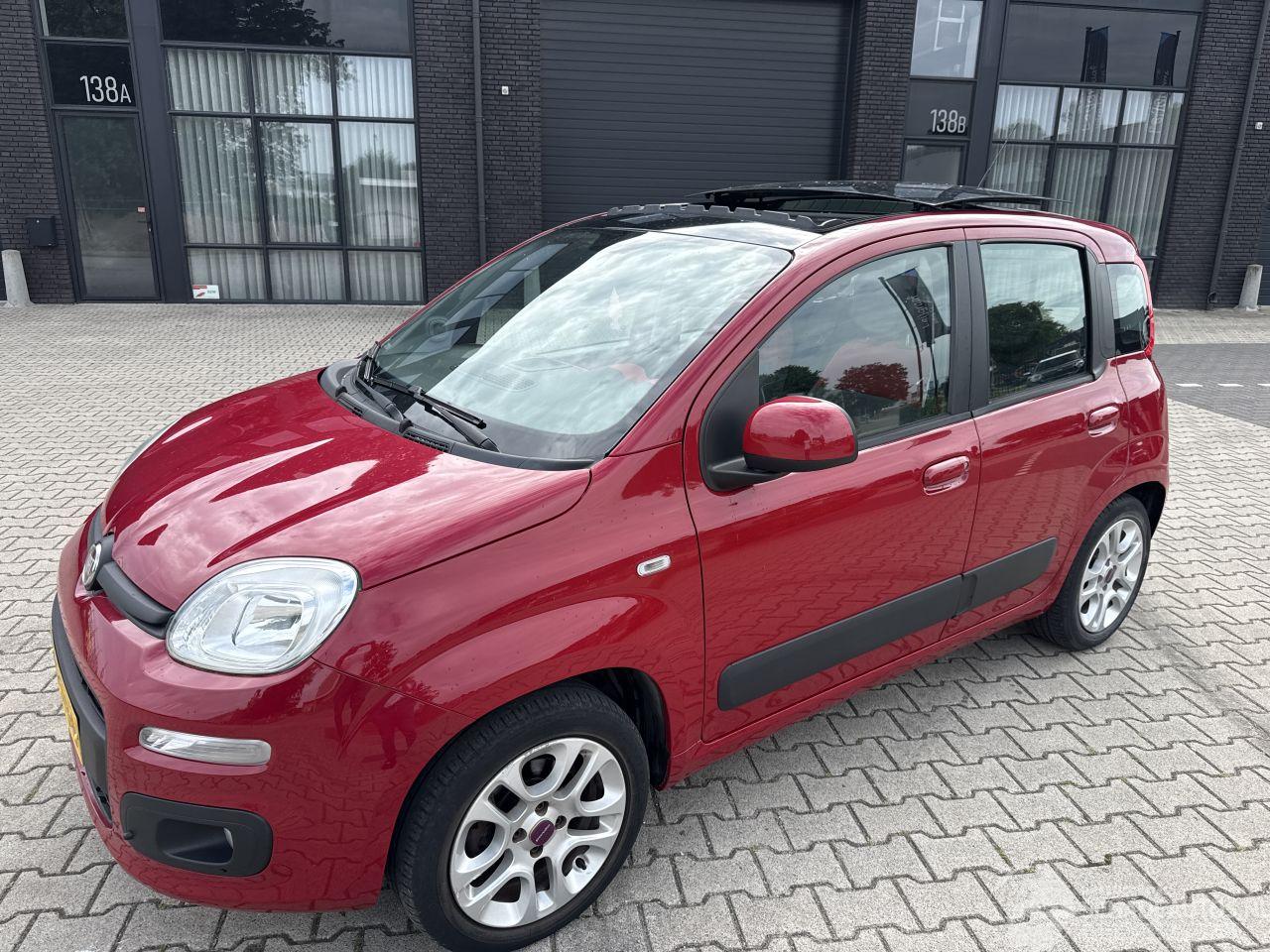 Fiat Panda 0.9 LOUNGE AUTOMAAT BOUWJAAR 2015 RIJDBAAR 43351 KM 4650 EURO