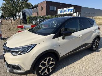 skadebil auto Renault Captur 0.9 INTENS LICHTE SCHADE! BOUWJAAR 2017 2e EIGENAAR 6200 EURO 2017/11