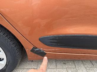Hyundai I-10 1.0i-MOTION PLUS PARKEERSCHADES BOUWJAAR 2014  4200 EURO picture 5