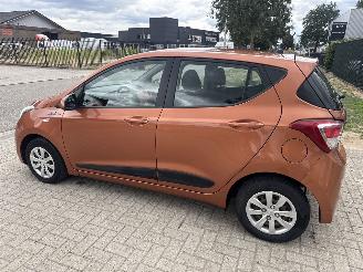 Hyundai I-10 1.0i-MOTION PLUS PARKEERSCHADES BOUWJAAR 2014  4200 EURO picture 2