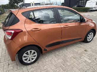 Hyundai I-10 1.0i-MOTION PLUS PARKEERSCHADES BOUWJAAR 2014  4200 EURO picture 4