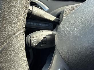 Peugeot 208 1.2 PURETECH STYLE LICHTE SCHADE! 99065 NAP 2015  2850 EURO picture 14