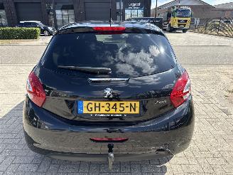Peugeot 208 1.2 PURETECH STYLE LICHTE SCHADE! 99065 NAP 2015  2850 EURO picture 2