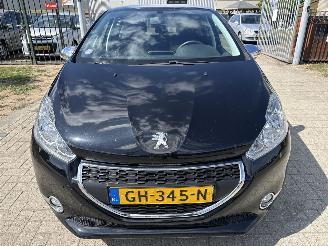 Peugeot 208 1.2 PURETECH STYLE LICHTE SCHADE! 99065 NAP 2015  2850 EURO picture 6