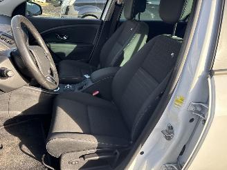 Renault Mégane 1.2 TCe LIMITED ESTATE BOUWJAAR 2016 175437 KM  2200 EURO picture 8