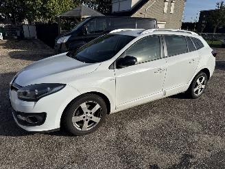 Avarii autoturisme Renault Mégane 1.2 TCe LIMITED ESTATE BOUWJAAR 2016 175437 KM  2200 EURO 2016/4
