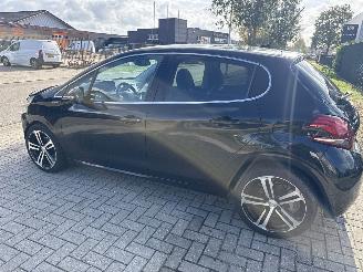 Peugeot 208 1.2 GT-LINE AUTOMAAT PANO RIJDBAAR BOUWJAAR 2016  5600 EURO picture 2