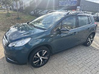 Coche accidentado Peugeot 2008 1.2 URBAN CROSS 110 PK STORMSCHADE! BOUWJAAR 2015 3400 EURO 2015/10
