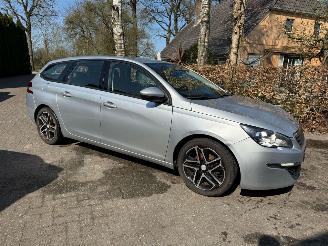 Vaurioauto  passenger cars Peugeot 308 1.6 HDI LEER NAVI 2015/1