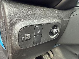 Citroën C3 1.2 Feel AIRCO NAVI PDC NL AUTO picture 16
